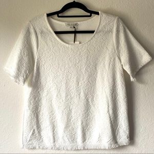 Green Envelope Textured Raw Hem White Top | Size L